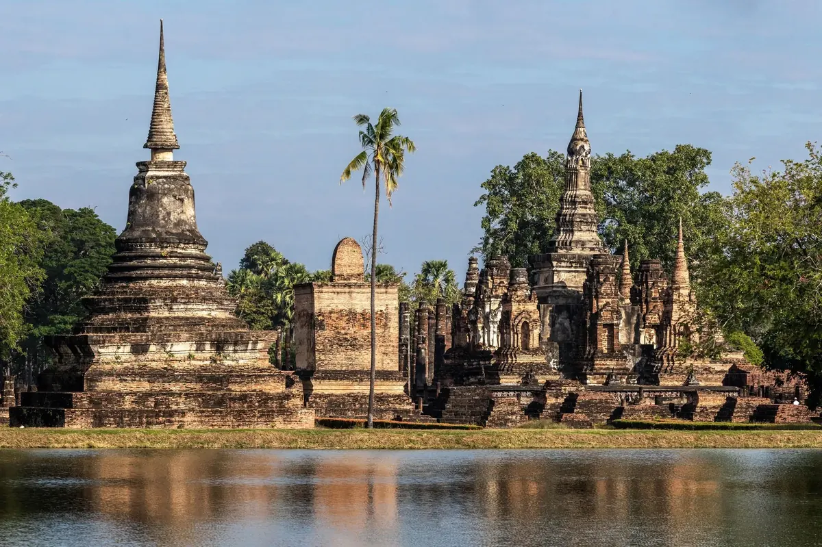 Wat Mahathat & the Lotus-Bud Chedis